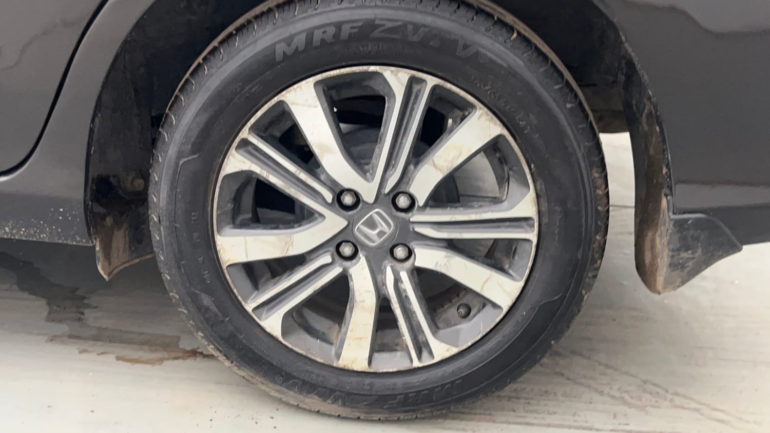 Used 2021 Honda Amaze VX MT 1.2 Petrol Petrol Manual tyres LEFT REAR TYRE RIM VIEW