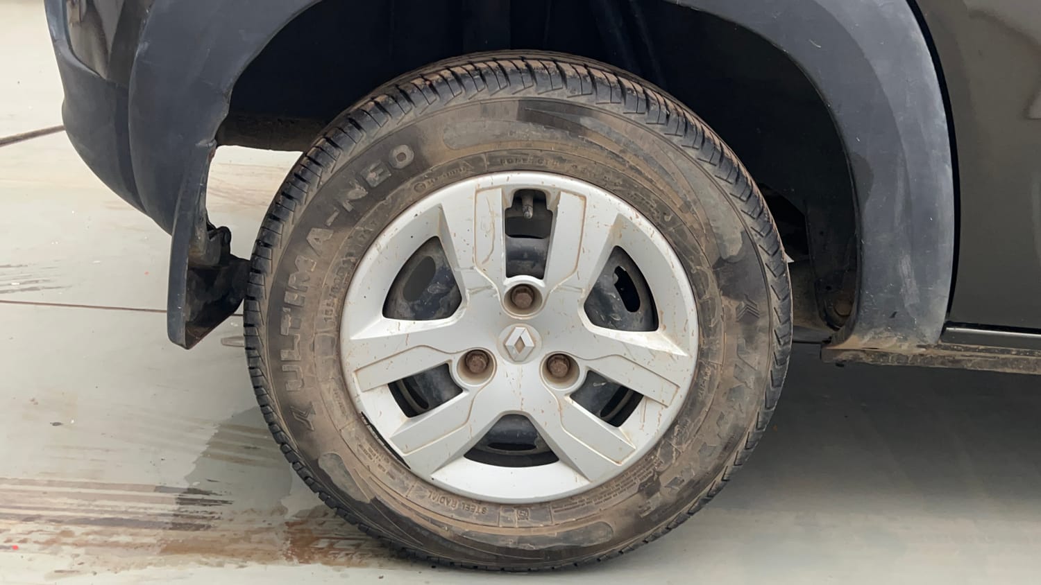 Used 2018 Renault Kwid 1.0 RXT Petrol Manual tyres RIGHT REAR TYRE RIM VIEW