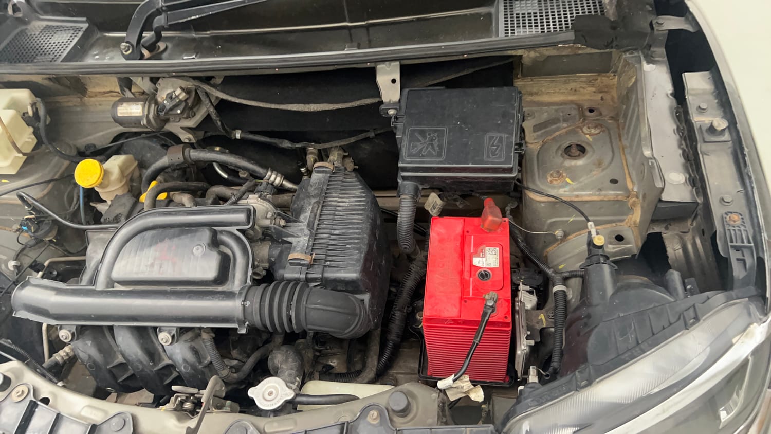 Used 2018 Renault Kwid 1.0 RXT Petrol Manual engine ENGINE LEFT SIDE VIEW