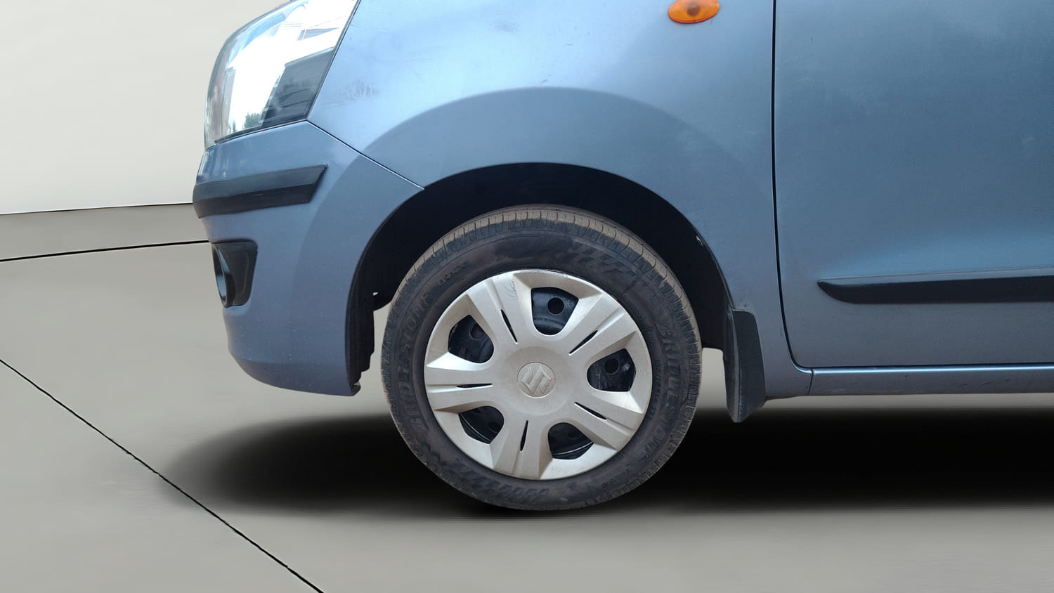 Used 2016 Maruti Suzuki Wagon R 1.0 VXI AMT Petrol Automatic tyres LEFT FRONT TYRE RIM VIEW