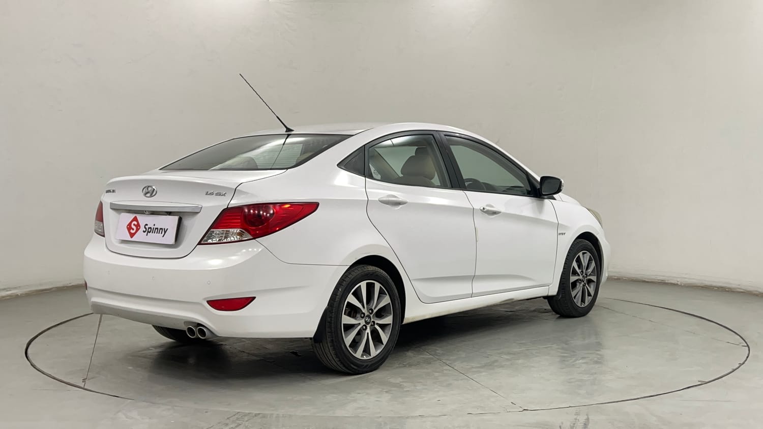 Used 2013 Hyundai Verna Fluidic 1.6 VTVT SX Petrol Manual exterior RIGHT REAR CORNER VIEW