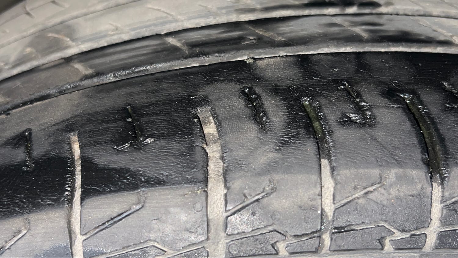 Used 2019 Kia Seltos HTK Plus AT 1.5 Diesel Diesel Automatic tyres RIGHT FRONT TYRE TREAD VIEW
