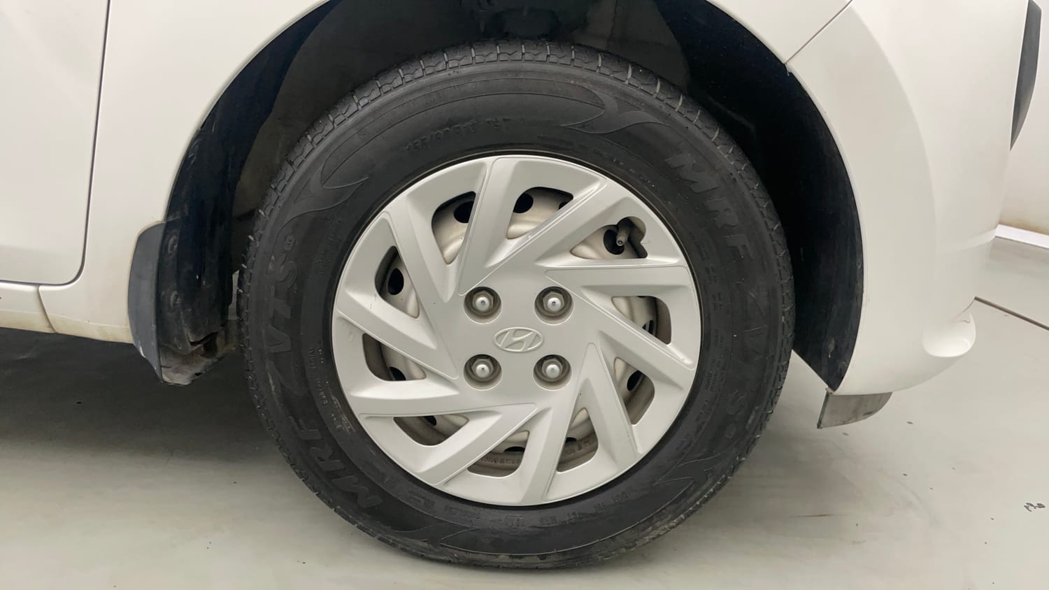 Used 2021 Hyundai Santro Magna Petrol Manual tyres RIGHT FRONT TYRE RIM VIEW