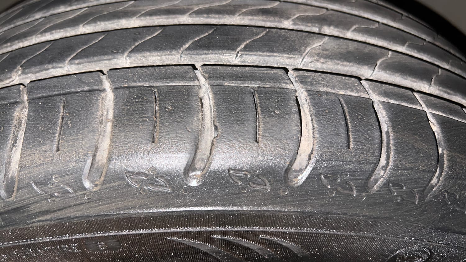 Used 2024 Skoda Kushaq Style 1.5L TSI DSG Petrol Automatic tyres RIGHT FRONT TYRE TREAD VIEW