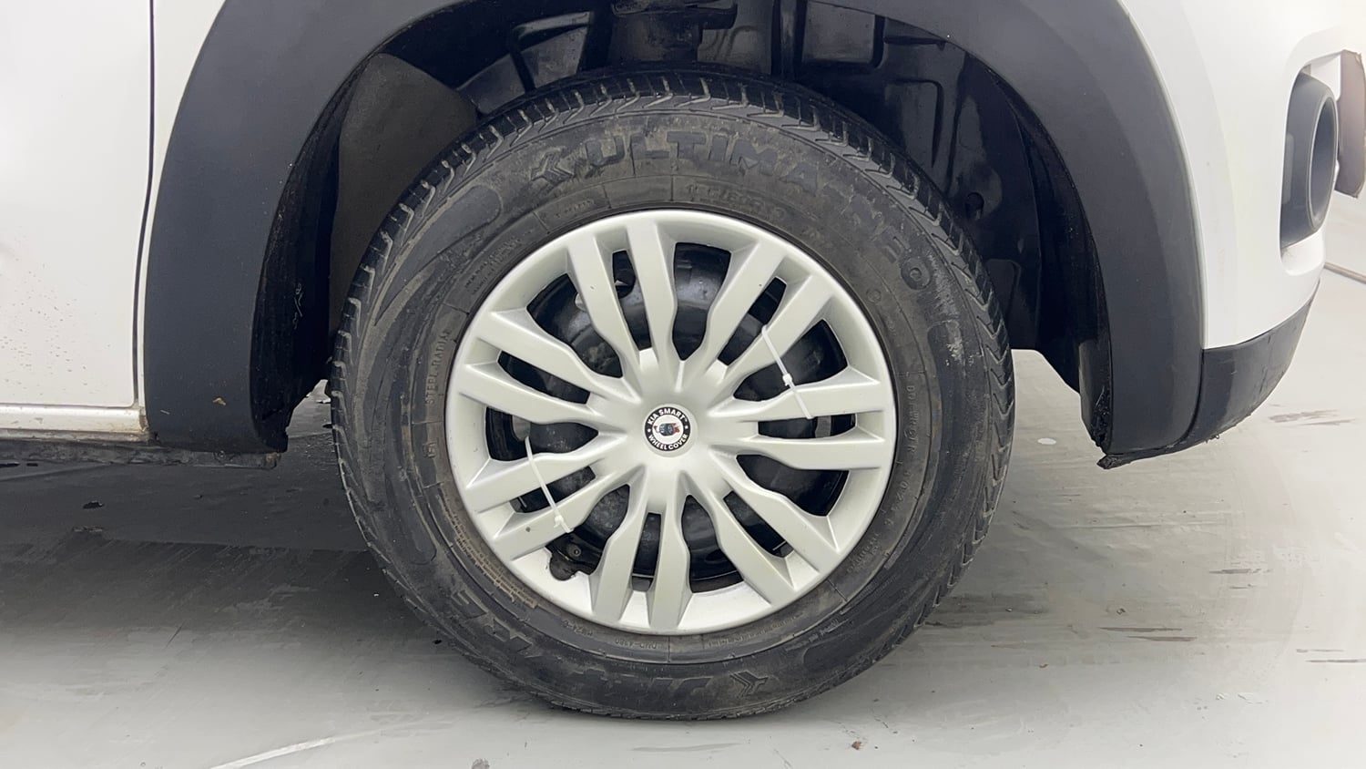 Used 2016 Renault Kwid RXT Petrol Manual tyres RIGHT FRONT TYRE RIM VIEW