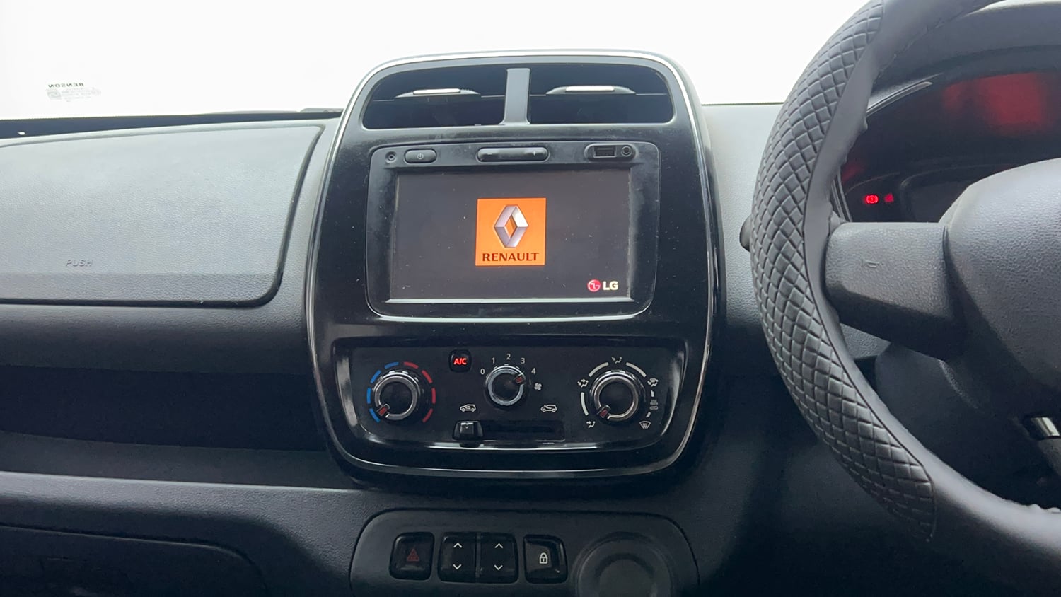 Used 2016 Renault Kwid RXT Petrol Manual interior MUSIC SYSTEM & AC CONTROL VIEW