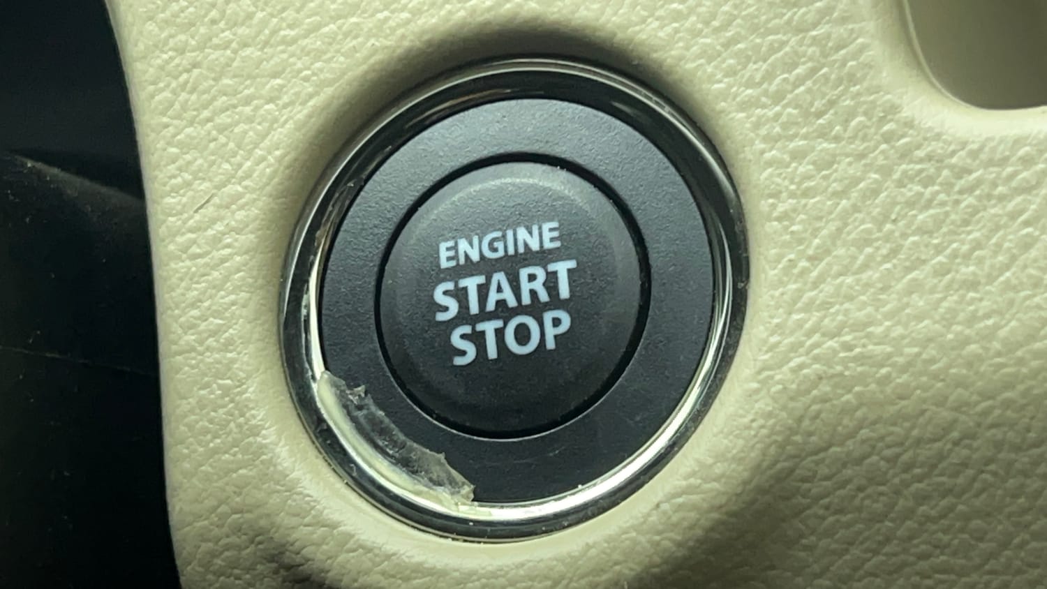 Used 2024 Maruti Suzuki Ciaz Zeta 1.5 AT Petrol Automatic top_features Keyless start