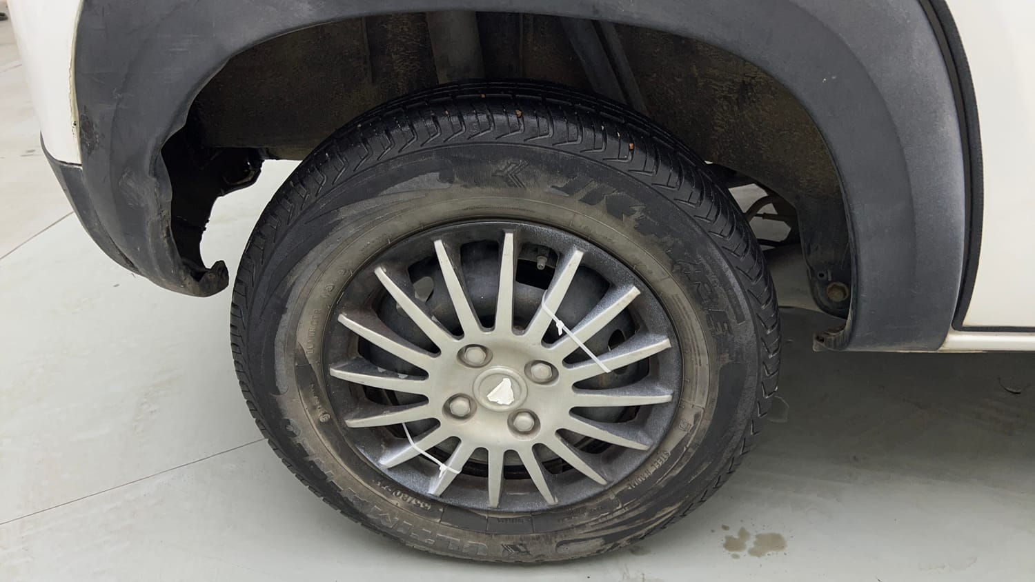Used 2019 Renault Kwid RXT (O) 1.0 SCE Edition Petrol Manual tyres RIGHT REAR TYRE RIM VIEW