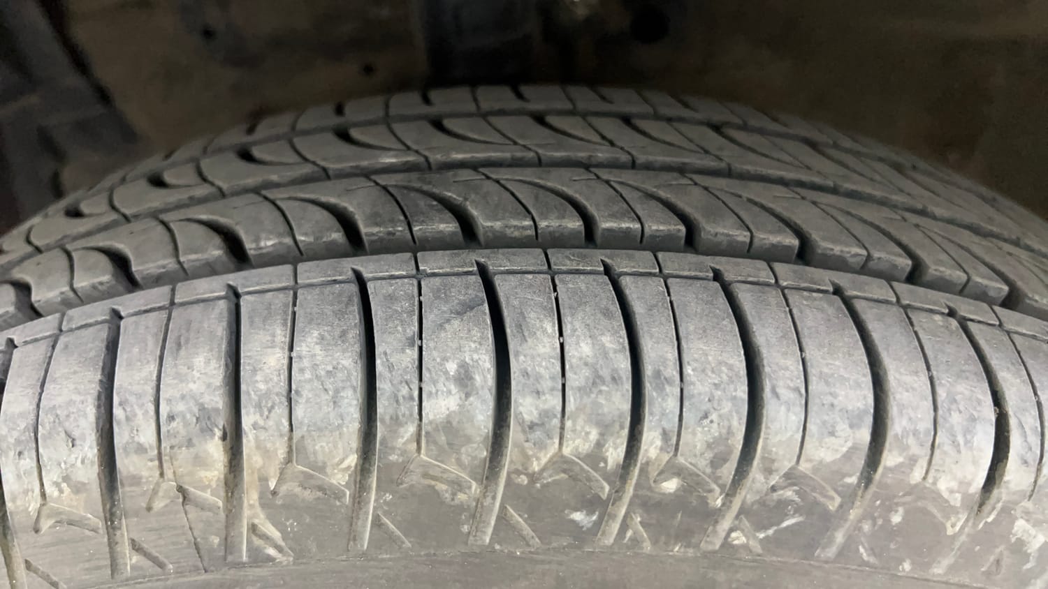 Used 2014 Maruti Suzuki Swift VXi Petrol Manual tyres LEFT FRONT TYRE TREAD VIEW