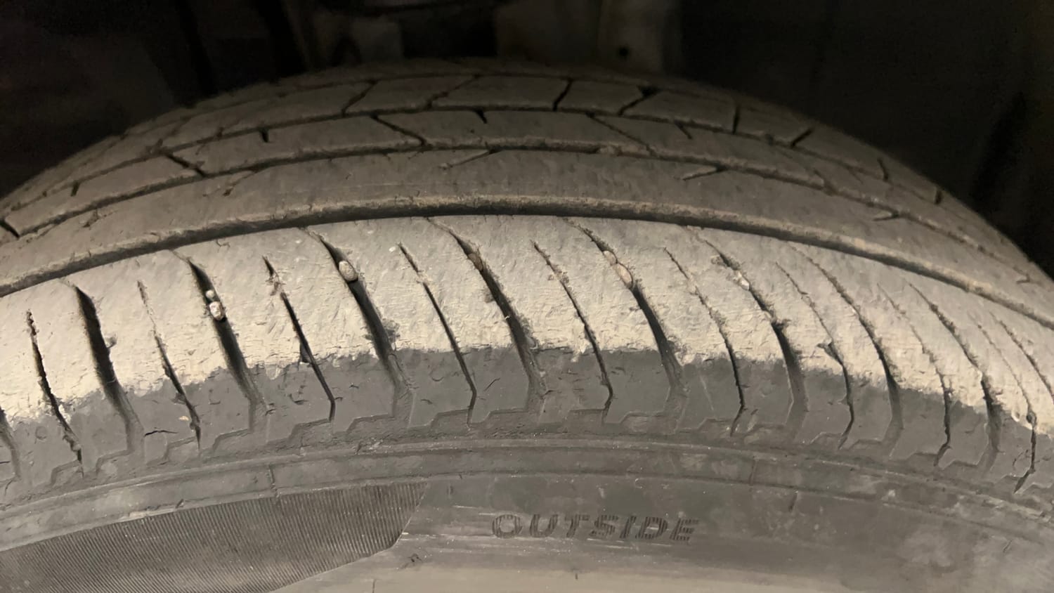 Used 2023 Nissan Magnite XV Petrol Manual tyres RIGHT FRONT TYRE TREAD VIEW