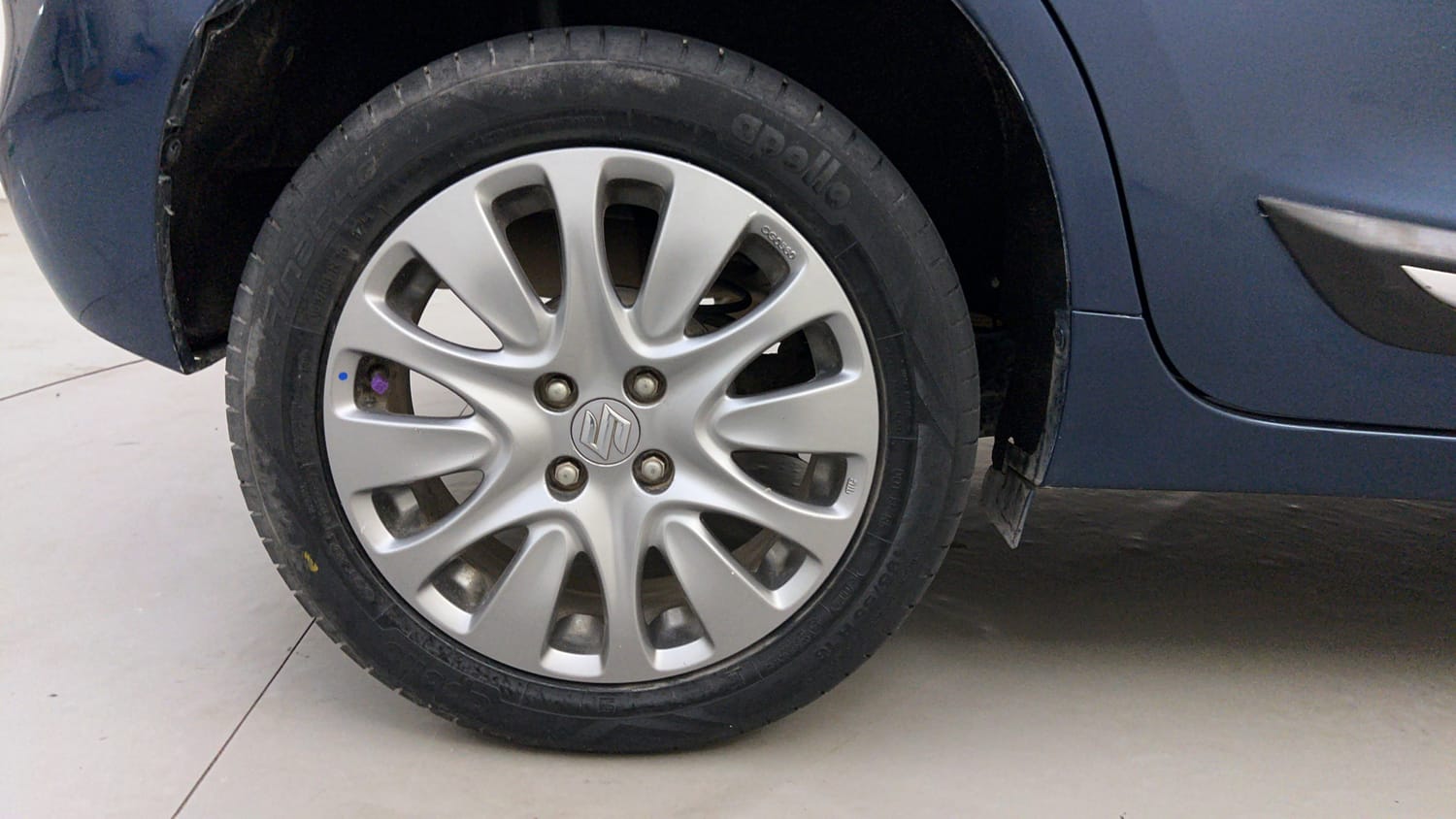Used 2017 Maruti Suzuki Baleno Zeta 1.2 Petrol Manual tyres RIGHT REAR TYRE RIM VIEW