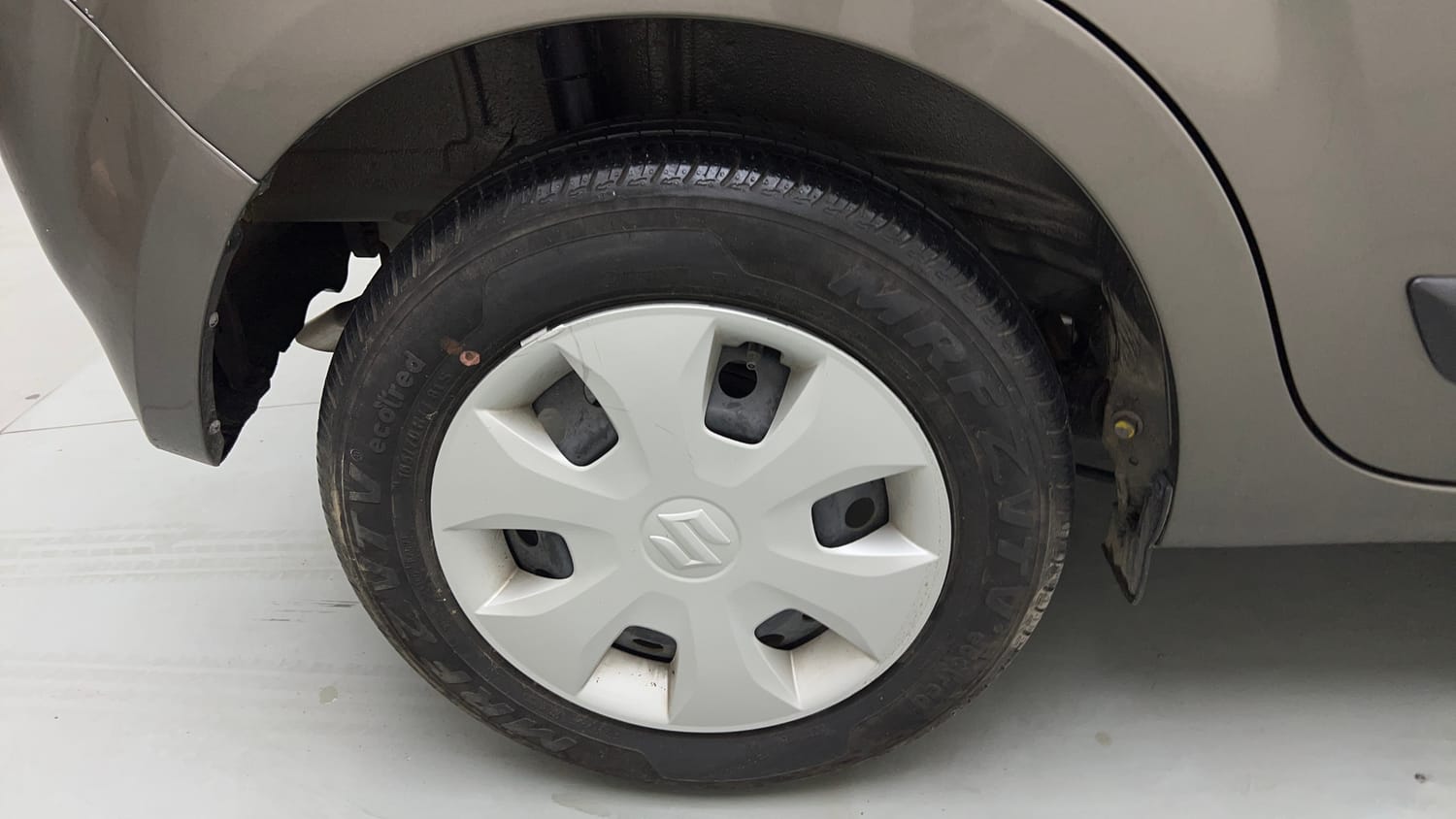 Used 2023 Maruti Suzuki Wagon R VXI 1.0 Petrol Manual tyres RIGHT REAR TYRE RIM VIEW