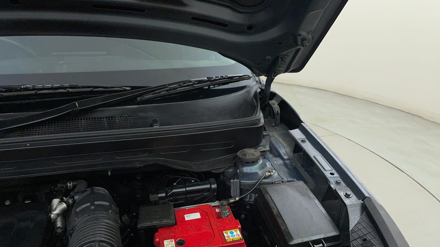 Used 2019 Hyundai Venue SX Plus 1.0 Turbo DCT Petrol Automatic engine ENGINE LEFT SIDE HINGE & APRON VIEW