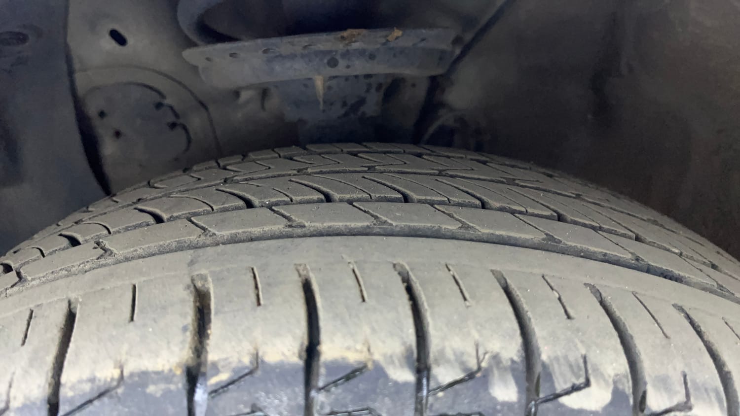 Used 2020 Hyundai Elite i20 Asta 1.2 (O) CVT Petrol Automatic tyres LEFT FRONT TYRE TREAD VIEW