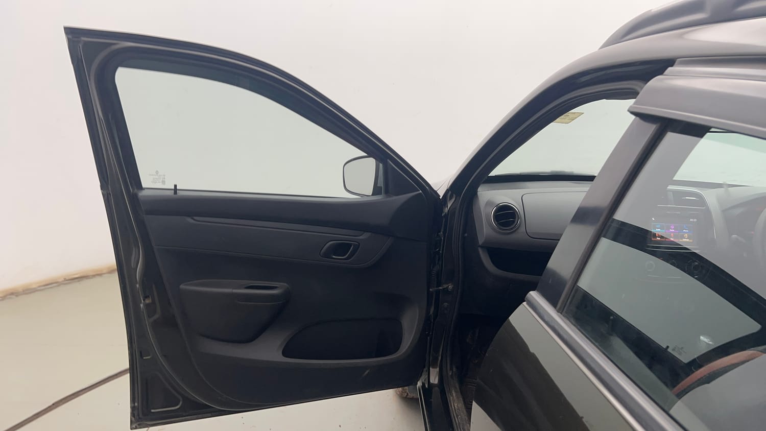 Used 2018 Renault Kwid 1.0 RXT Petrol Manual interior LEFT FRONT DOOR OPEN VIEW