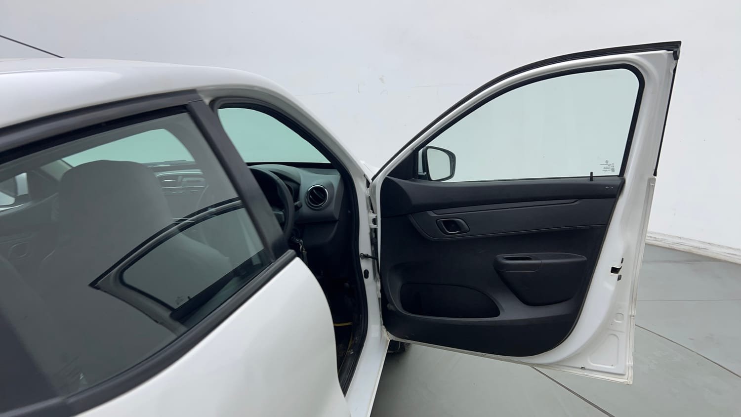 Used 2018 Renault Kwid 1.0 RXT Petrol Manual interior RIGHT FRONT DOOR OPEN VIEW
