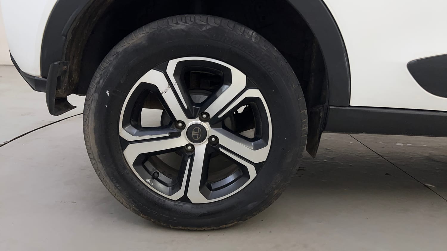 Used 2023 Tata Nexon XZA Plus Petrol Automatic tyres RIGHT REAR TYRE RIM VIEW