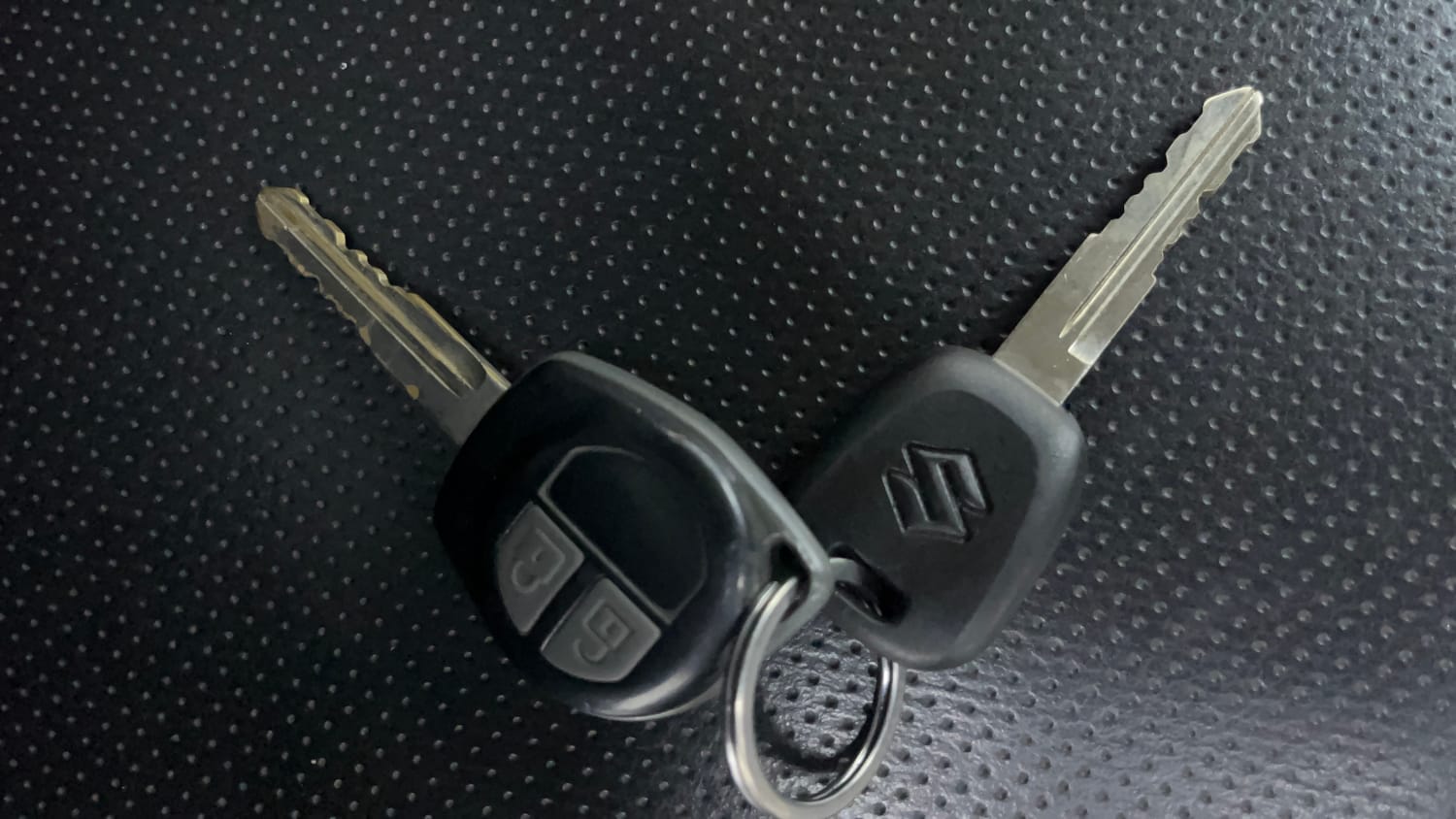 Used 2015 Maruti Suzuki Swift VXi Petrol Manual extra CAR KEY VIEW