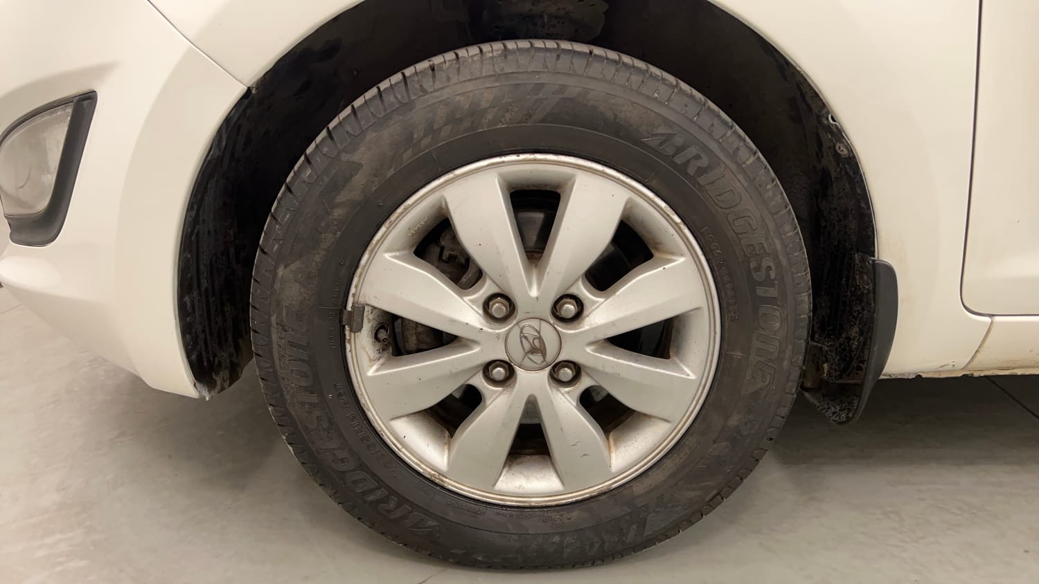 Used 2012 Hyundai i20 Asta 1.2 Petrol Manual tyres LEFT FRONT TYRE RIM VIEW