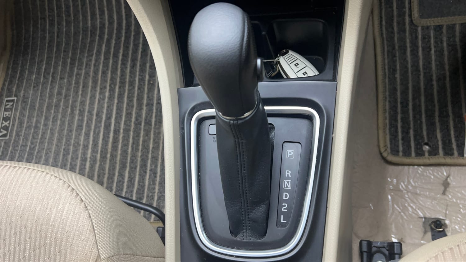 Used 2024 Maruti Suzuki Ciaz Zeta 1.5 AT Petrol Automatic interior GEAR  KNOB VIEW