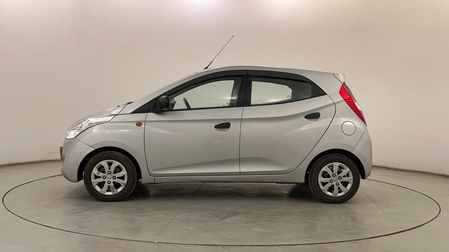 Used 2018 Hyundai Eon Magna + Petrol Manual exterior LEFT SIDE VIEW