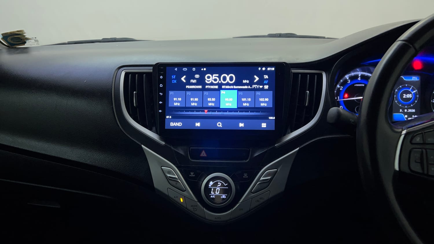 Used 2017 Maruti Suzuki Baleno Zeta 1.2 Petrol Manual top_features Integrated (in-dash) music system