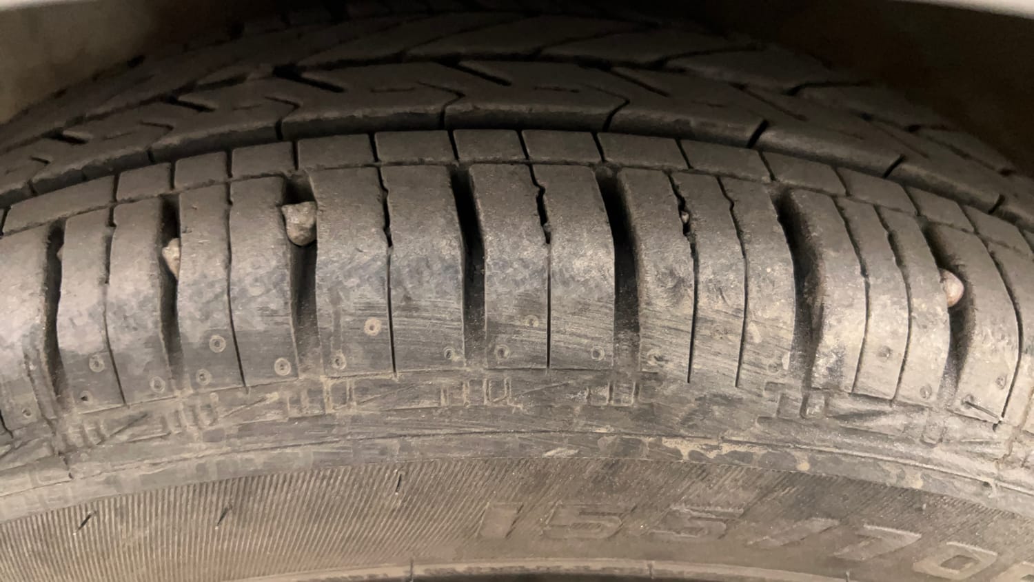 Used 2018 Hyundai Eon Magna + Petrol Manual tyres LEFT FRONT TYRE TREAD VIEW