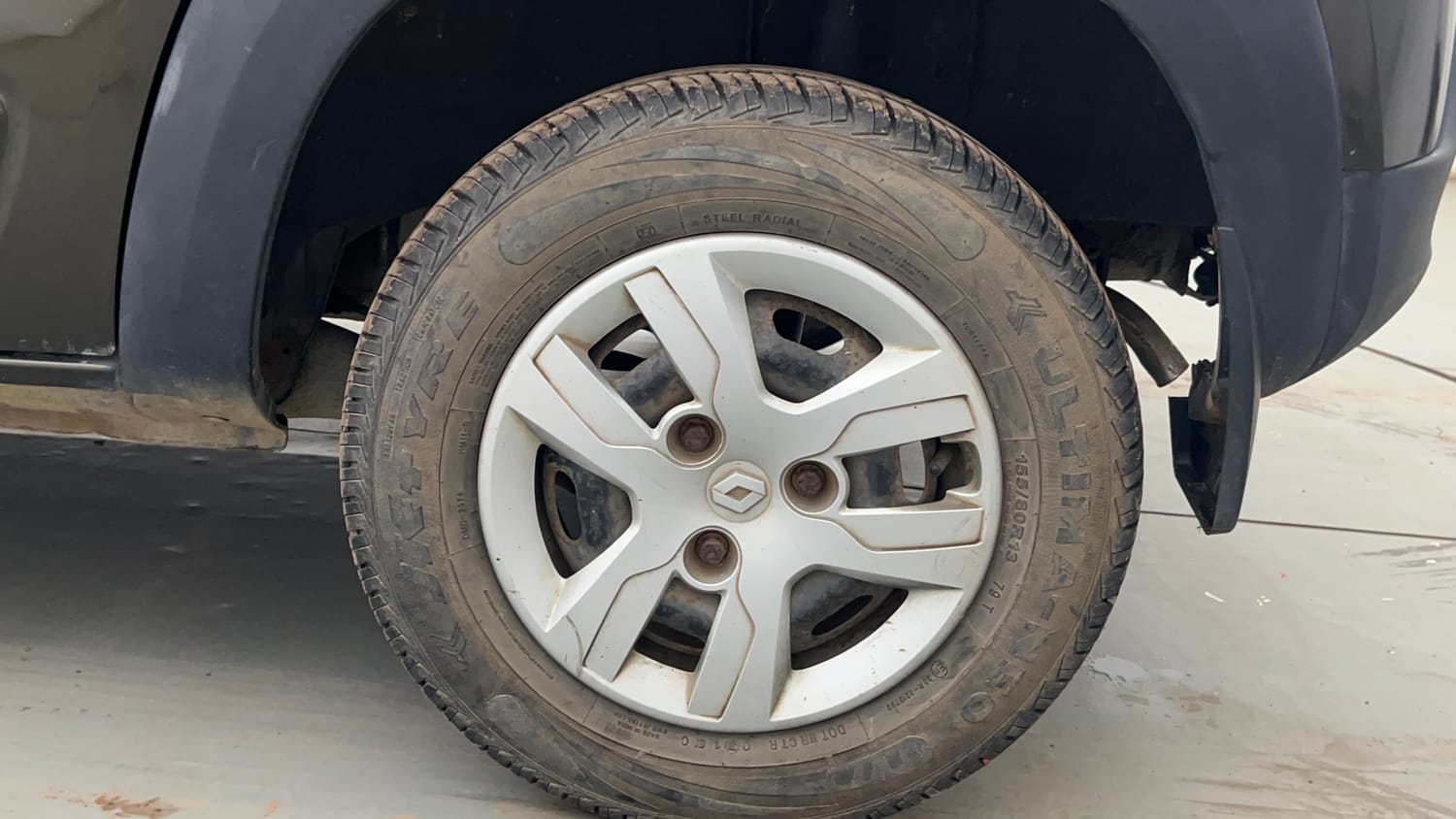 Used 2018 Renault Kwid 1.0 RXT Petrol Manual tyres LEFT REAR TYRE RIM VIEW