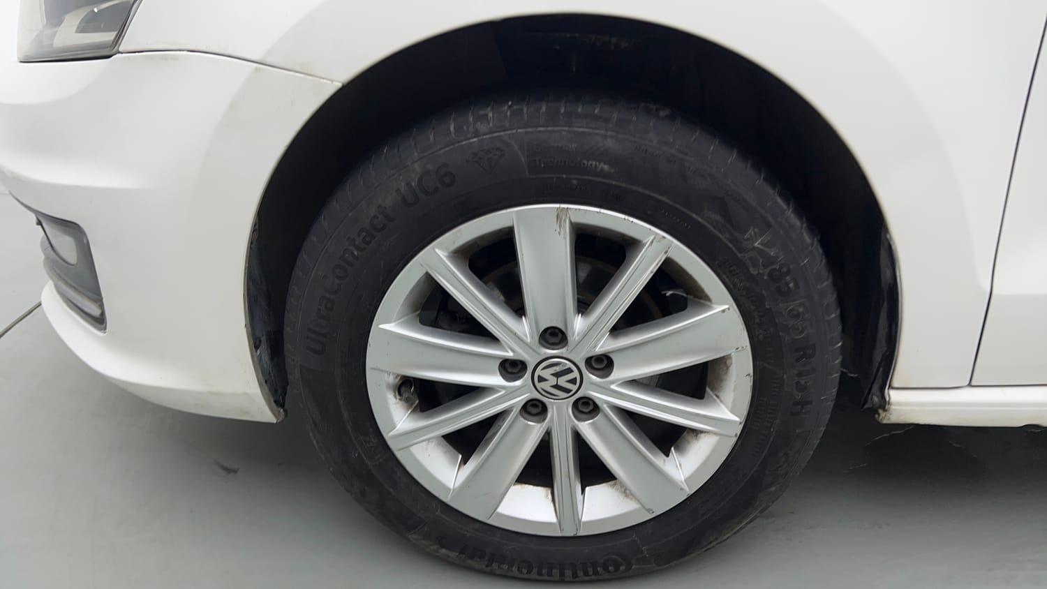Used 2016 Volkswagen Vento Highline 1.2 (P) AT Petrol Automatic tyres LEFT FRONT TYRE RIM VIEW