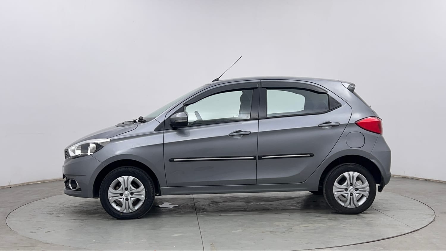 Used 2019 Tata Tiago Revotron XZ Petrol Manual exterior LEFT SIDE VIEW