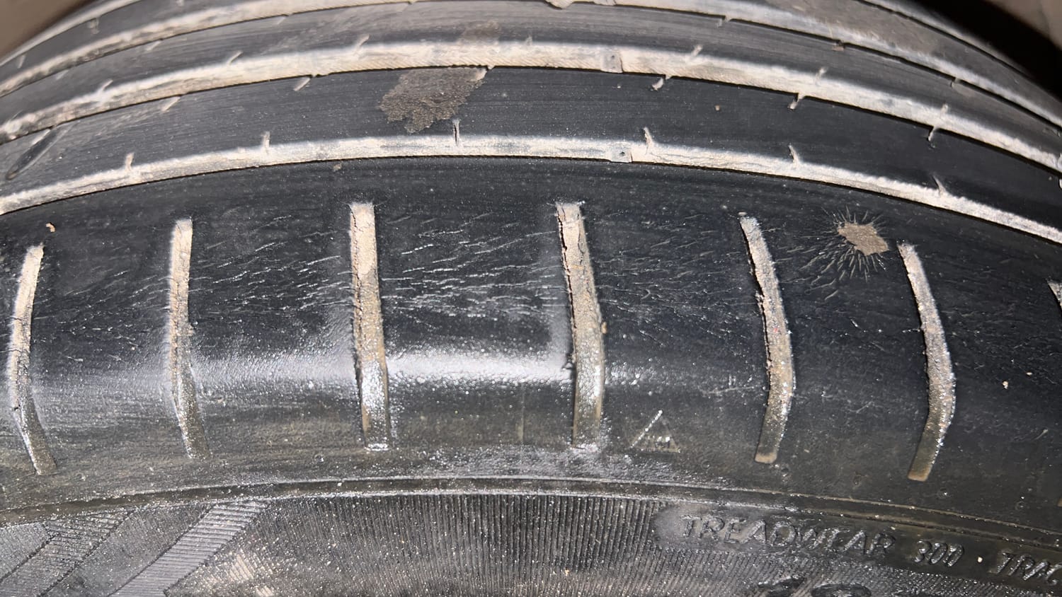Used 2017 Maruti Suzuki Baleno Zeta 1.2 AT Petrol Automatic tyres RIGHT FRONT TYRE TREAD VIEW