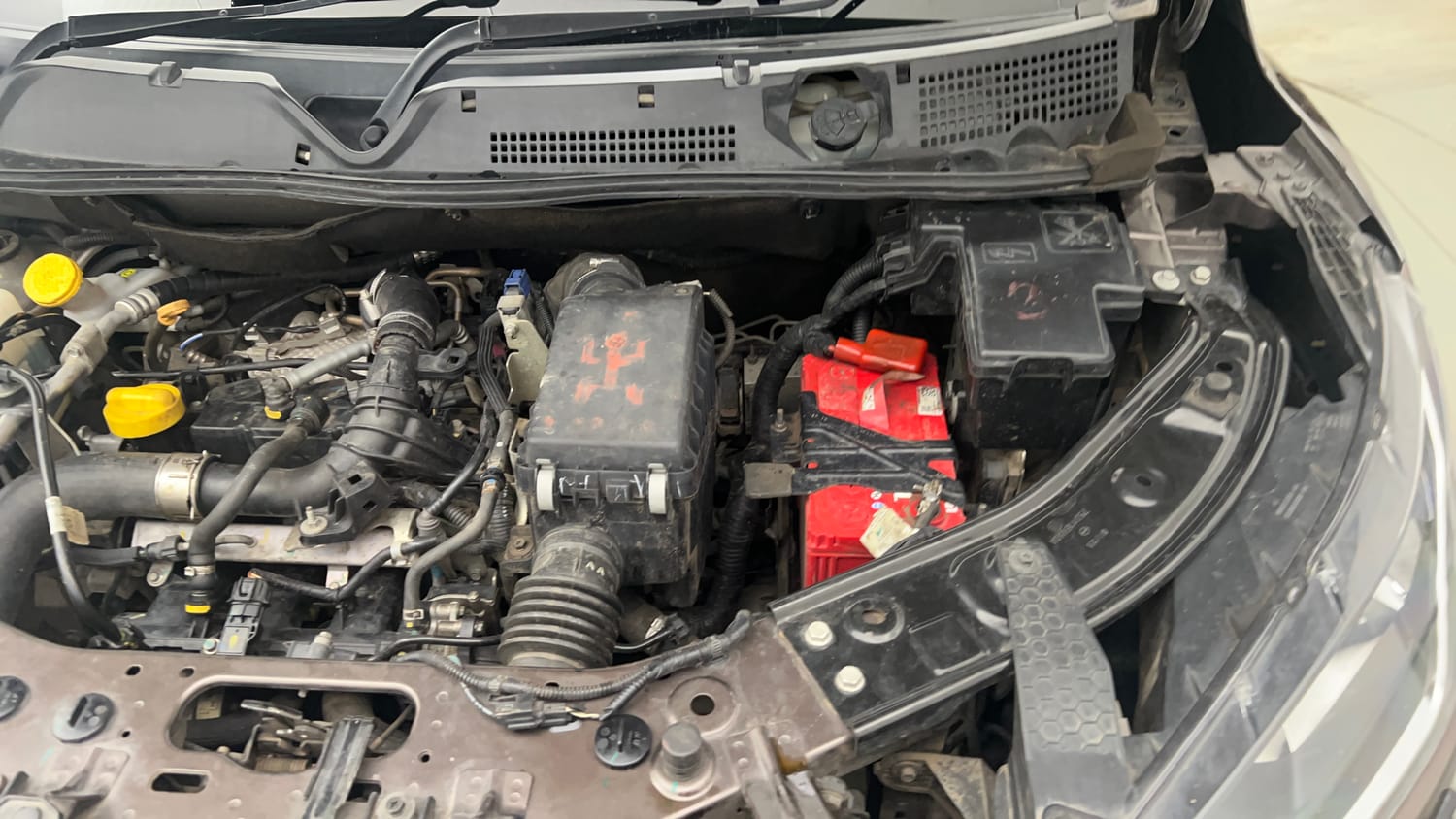 Used 2021 Nissan Magnite XV Turbo Petrol Manual engine ENGINE LEFT SIDE VIEW