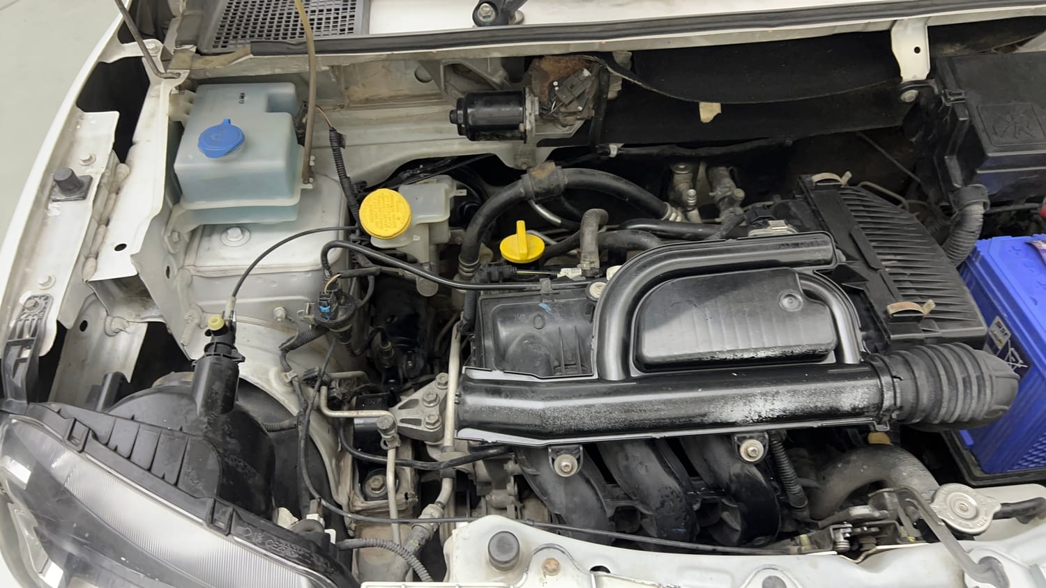 Used 2019 Renault Kwid RXT (O) 1.0 SCE Edition Petrol Manual engine ENGINE RIGHT SIDE VIEW