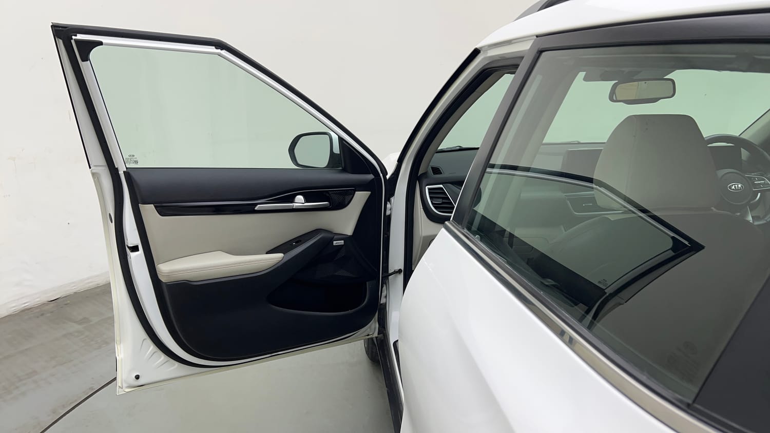 Used 2019 kia Seltos GTX Plus DCT 1.4 Petrol Automatic interior LEFT FRONT DOOR OPEN VIEW