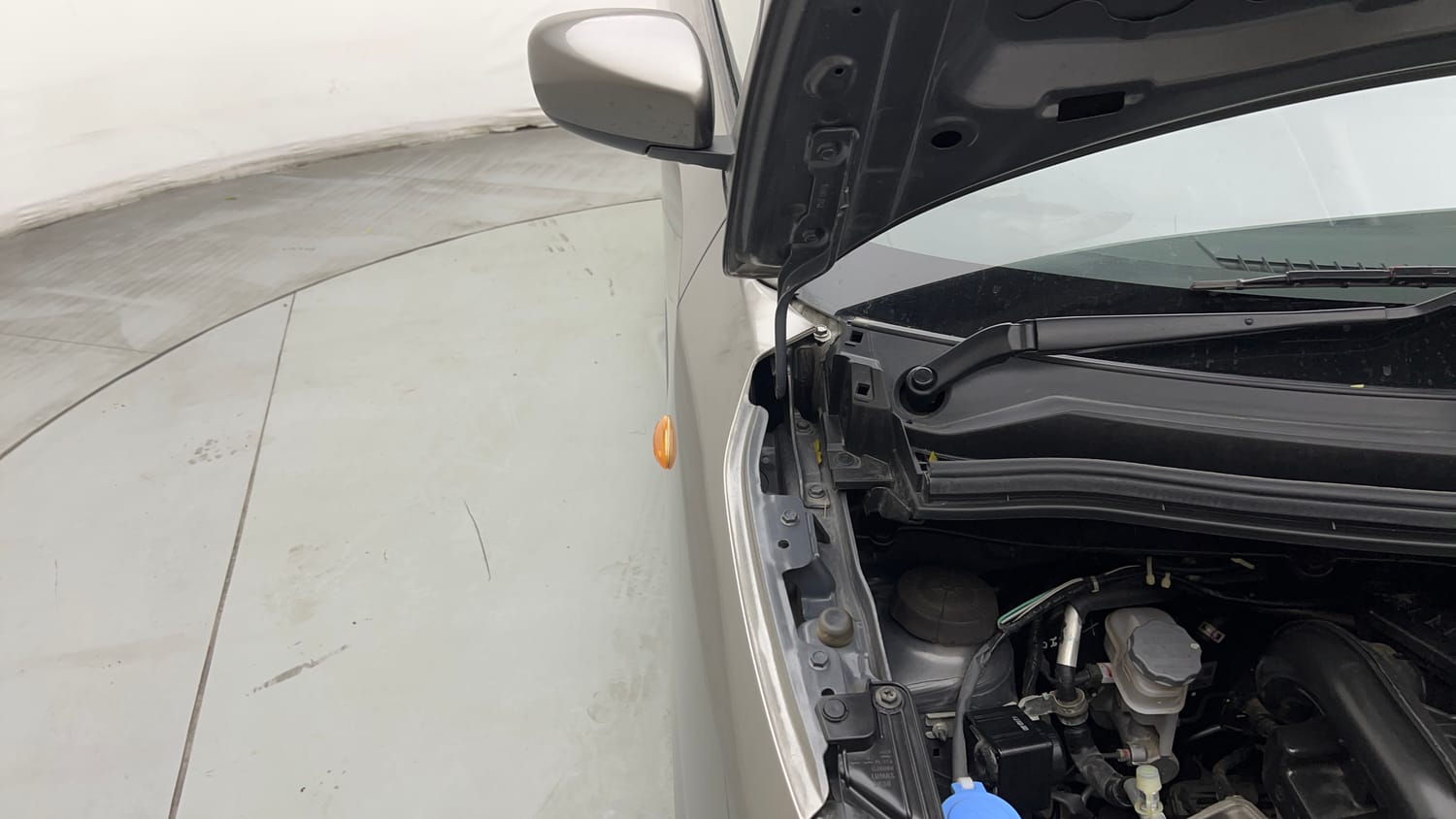 Used 2023 Maruti Suzuki Wagon R VXI 1.0 Petrol Manual engine ENGINE RIGHT SIDE HINGE & APRON VIEW