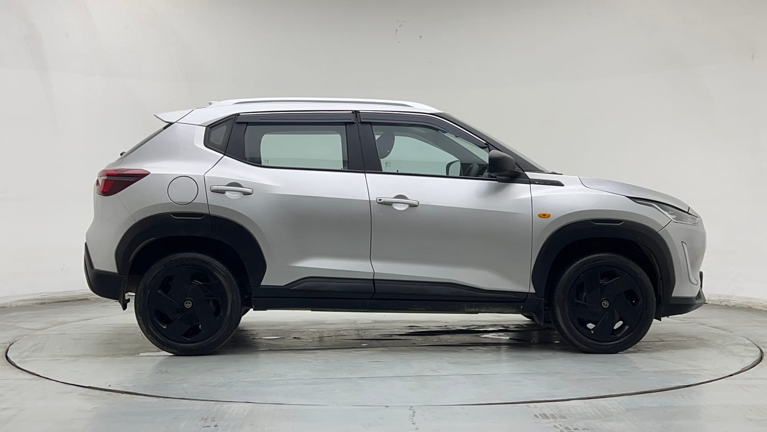 Used 2022 Nissan Magnite XE Petrol Manual exterior RIGHT SIDE VIEW