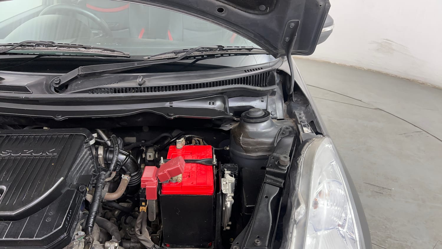 Used 2014 Maruti Suzuki Swift VXi Petrol Manual engine ENGINE LEFT SIDE HINGE & APRON VIEW