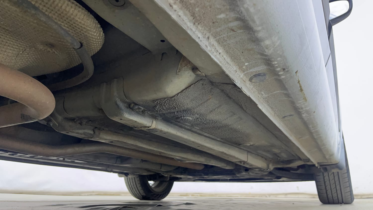 Used 2020 Hyundai Elite i20 Asta 1.2 (O) CVT Petrol Automatic extra REAR RIGHT UNDERBODY VIEW