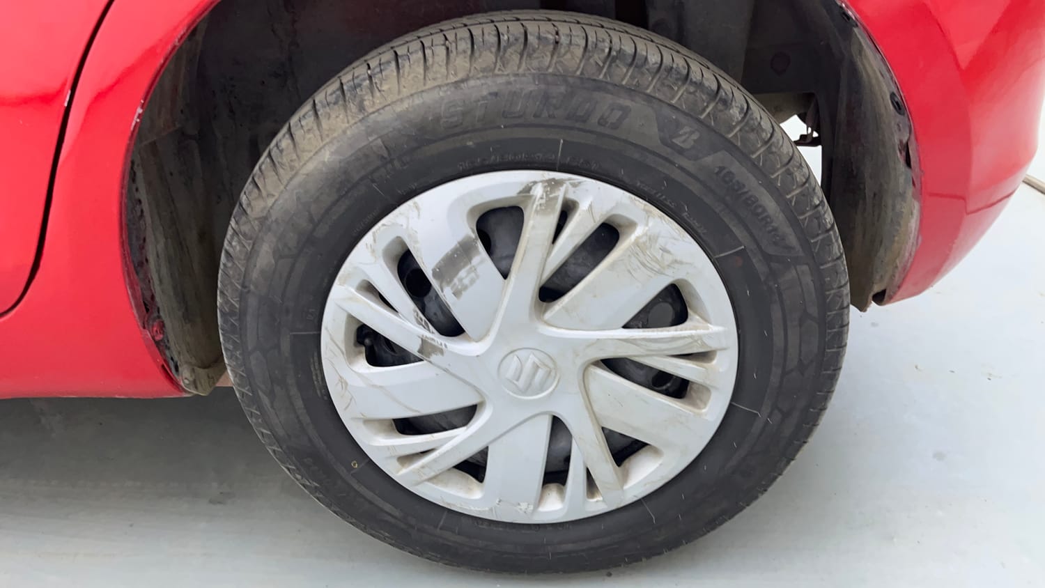 Used 2015 Maruti Suzuki Swift VXi Petrol Manual tyres LEFT REAR TYRE RIM VIEW