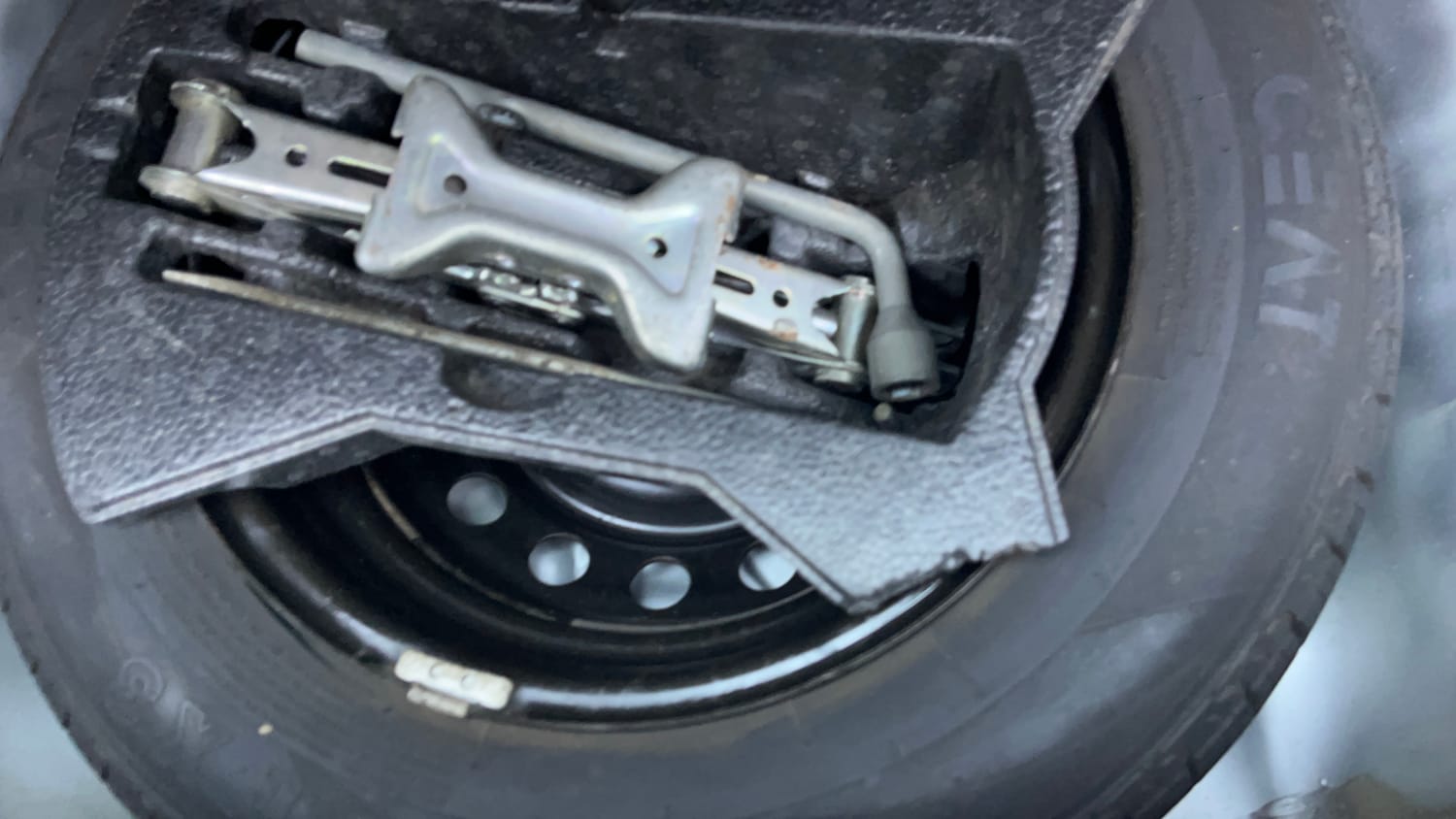 Used 2018 Maruti Suzuki Celerio ZXi (O) AMT Petrol Automatic tyres SPARE TYRE VIEW