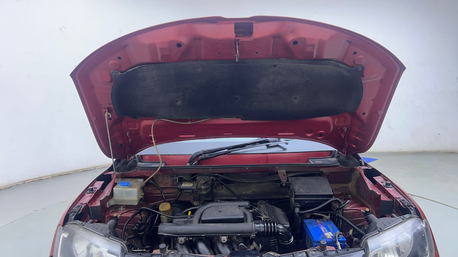 Used 2018 Renault Kwid RXT (O) 1.0 SCE Edition Petrol Manual engine ENGINE & BONNET OPEN FRONT VIEW