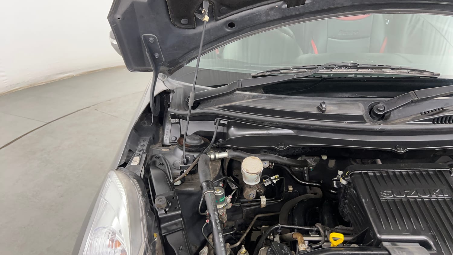 Used 2014 Maruti Suzuki Swift VXi Petrol Manual engine ENGINE RIGHT SIDE HINGE & APRON VIEW