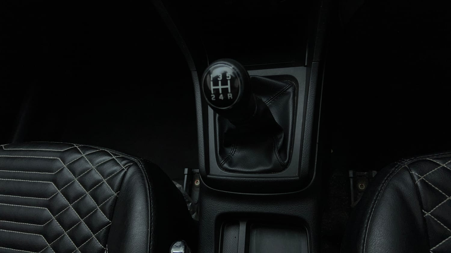 Used 2021 maruti-suzuki Vitara Brezza VXi Petrol Manual interior GEAR  KNOB VIEW