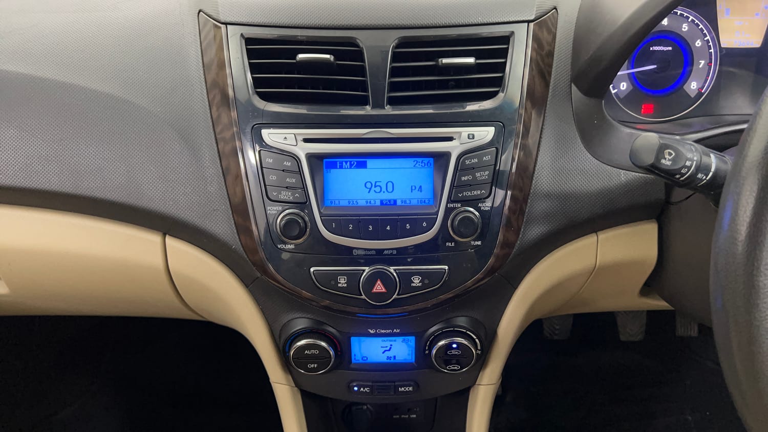 Used 2013 Hyundai Verna Fluidic 1.6 VTVT SX Petrol Manual interior MUSIC SYSTEM & AC CONTROL VIEW