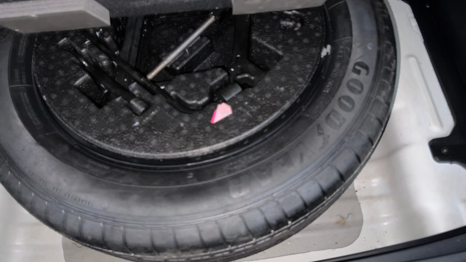 Used 2019 Hyundai Creta SX 1.6 AT CRDi Diesel Automatic tyres SPARE TYRE VIEW