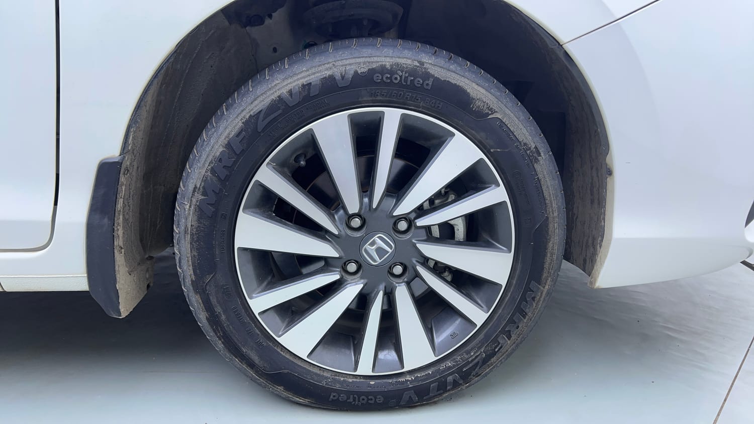 Used 2024 Honda City V Petrol CVT Petrol Automatic tyres RIGHT FRONT TYRE RIM VIEW