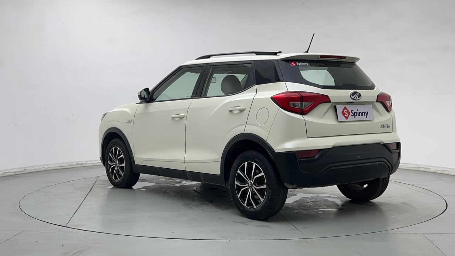 Used 2022 Mahindra XUV 300 W6 1.5 Diesel Diesel Manual exterior LEFT REAR CORNER VIEW