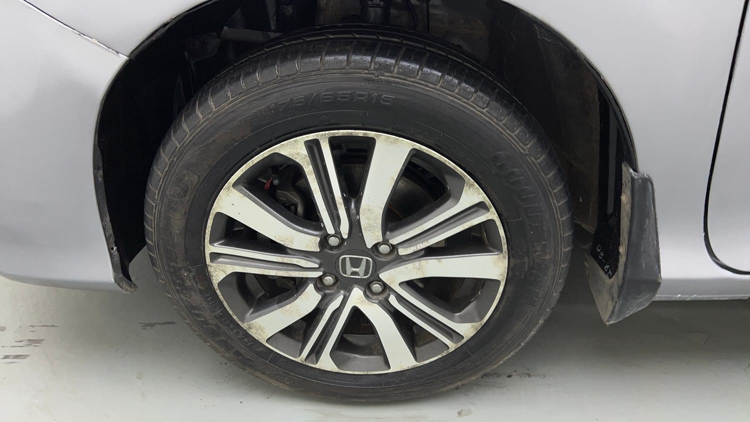 Used 2022 Honda City 4th Generation V Petrol Petrol Manual tyres LEFT FRONT TYRE RIM VIEW