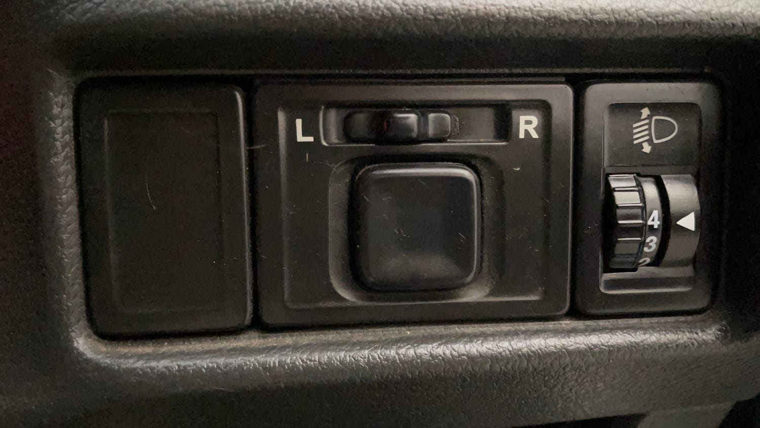 Used 2017 Maruti Suzuki Vitara Brezza LDi (O) Diesel Manual top_features Adjustable ORVM