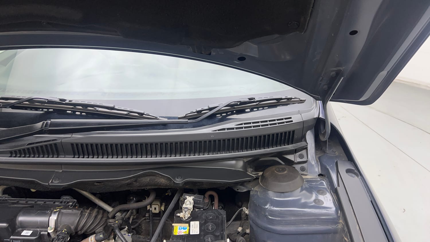 Used 2024 Maruti Suzuki Ciaz Zeta 1.5 AT Petrol Automatic engine ENGINE LEFT SIDE HINGE & APRON VIEW